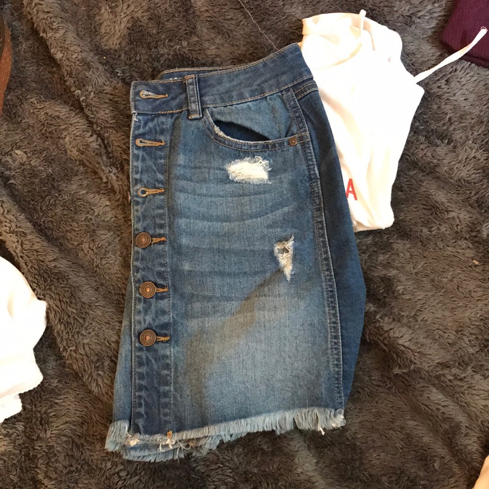 Super cute simply Jean skirt.